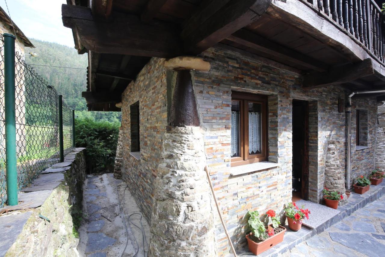 Casa Rural Madreselva 2 Navelgas Exterior photo