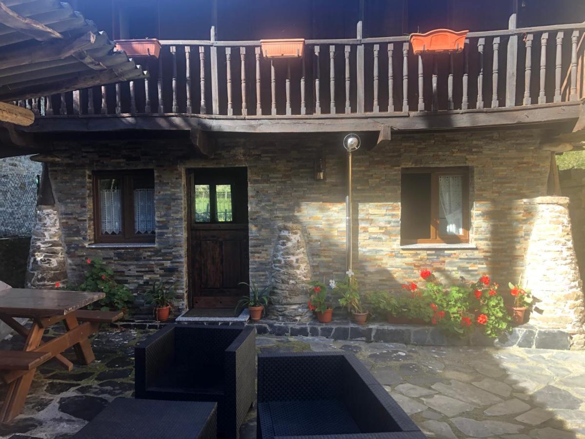 Casa Rural Madreselva 2 Navelgas Exterior photo